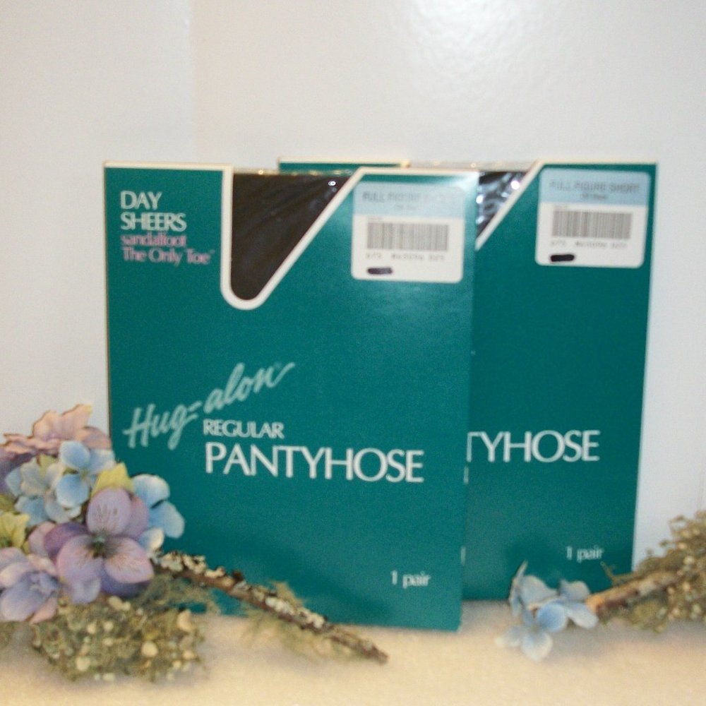 2 Pair Hug-Alon Sheer Pantyhose Full Figure Short Off Black NIP